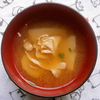 舞茸と里芋の味噌汁